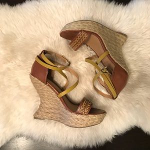 •Light Brown Curved Heel Wedge